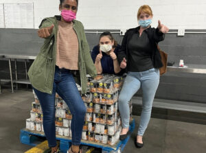 Read more about the article Media24 Employees Volunteer their Time at FoodForward SA