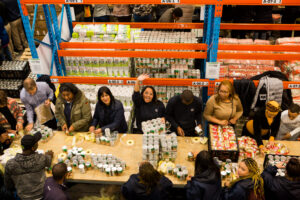 Read more about the article Celebrating Volunteer Month with FoodForward SA’s Impactful Volunteer Programme